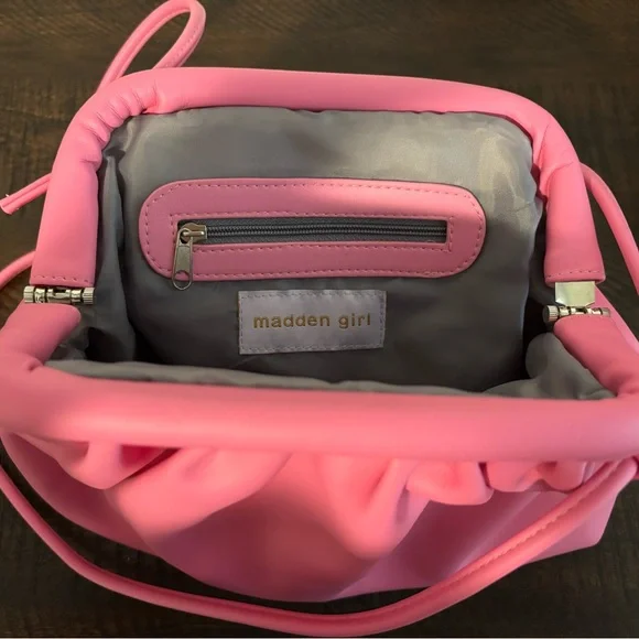 NWT Madden Girl One of a Kind Vibrant Pink Nikki Crossbody Clutch - Picture 4 of 5
